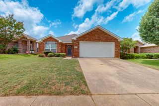 2024 Castleview Drive, Fort Worth, TX 76120