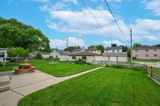 7722 W Kathryn AVENUE, Milwaukee, WI 53218