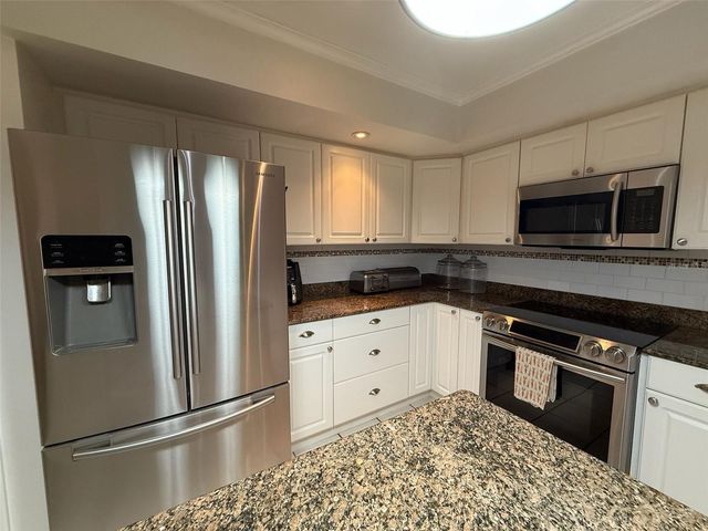8004 BELTREES COURT, Temple Terrace, FL 33637