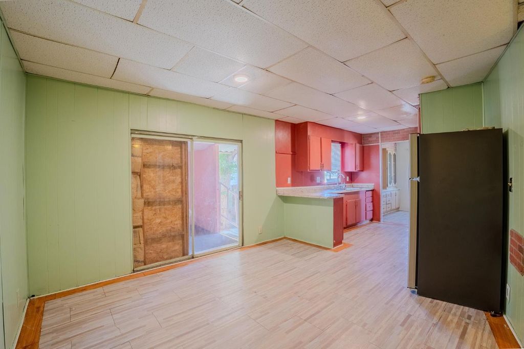 Image 10 of property listing at 108 W Merced Street, Avenal, CA 93204