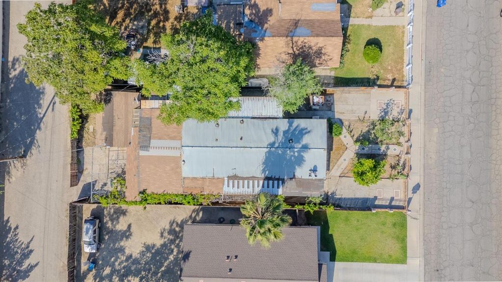 Image 2 of property listing at 108 W Merced Street, Avenal, CA 93204