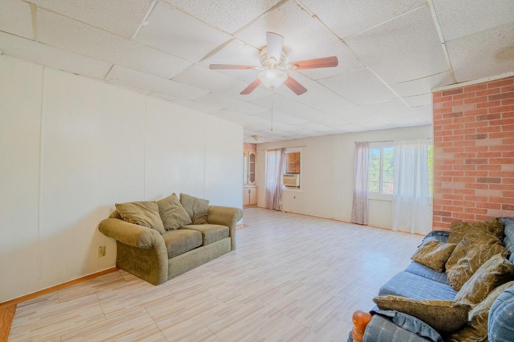 Image 5 of property listing at 108 W Merced Street, Avenal, CA 93204