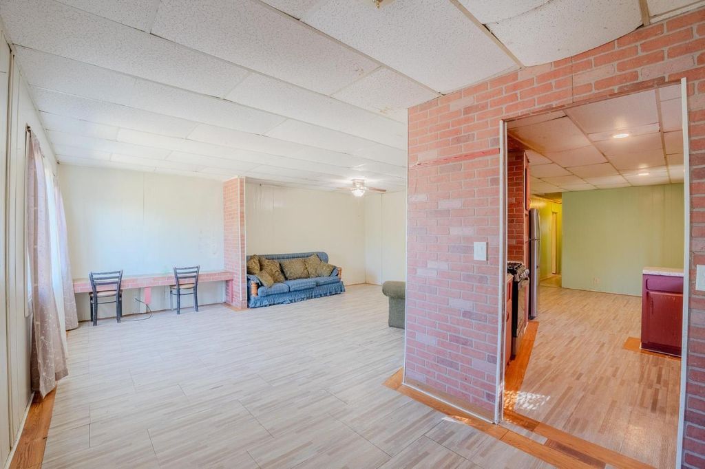 Image 6 of property listing at 108 W Merced Street, Avenal, CA 93204