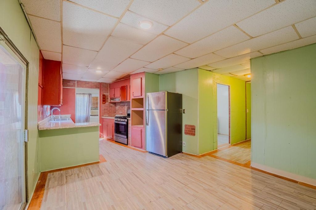 Image 9 of property listing at 108 W Merced Street, Avenal, CA 93204