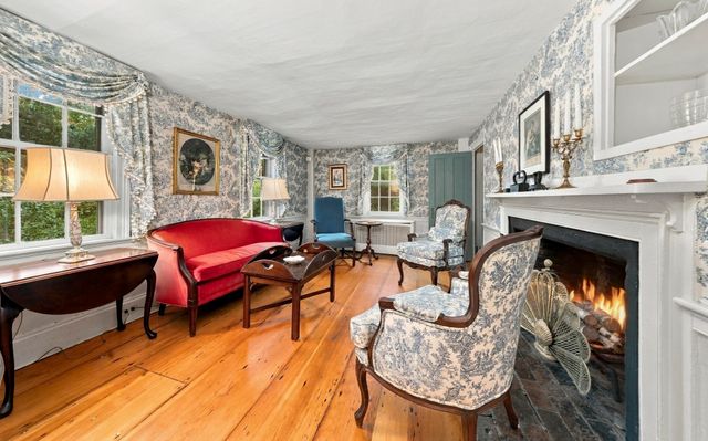 102 Central St, Hingham, MA 02043