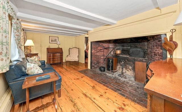 102 Central St, Hingham, MA 02043