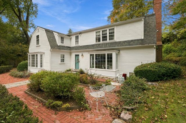 102 Central St, Hingham, MA 02043