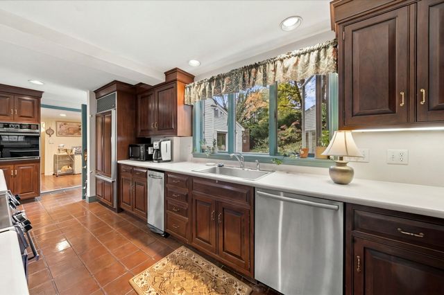 102 Central St, Hingham, MA 02043