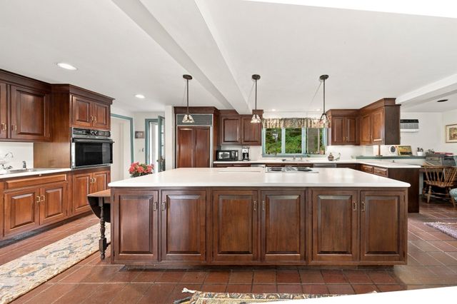 102 Central St, Hingham, MA 02043