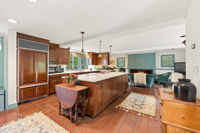 102 Central St, Hingham, MA 02043
