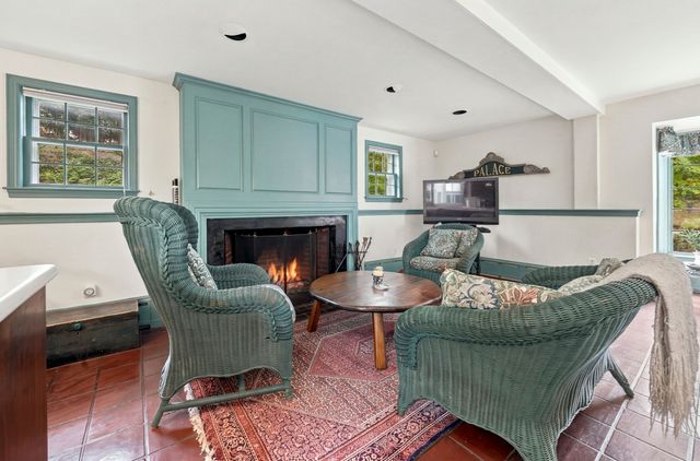 102 Central St, Hingham, MA 02043