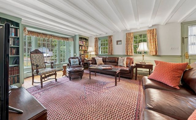 102 Central St, Hingham, MA 02043