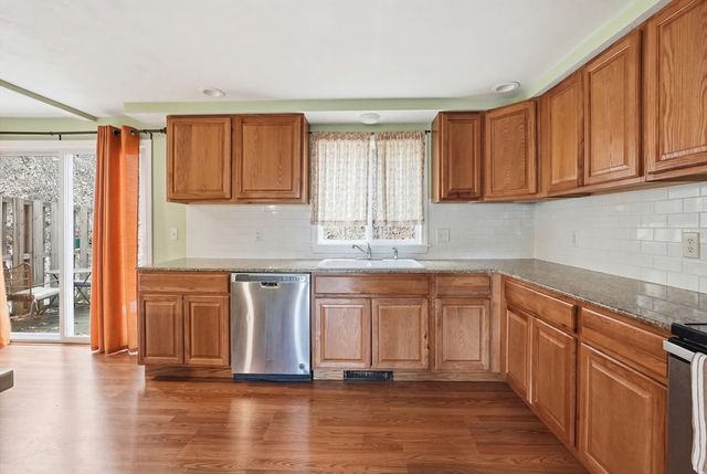 5 Swan Ave B, Worcester, MA 01602