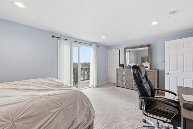 5 Swan Ave B, Worcester, MA 01602