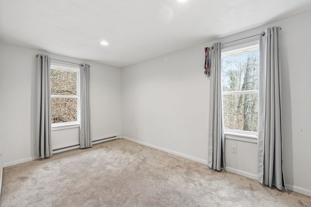 5 Swan Ave B, Worcester, MA 01602