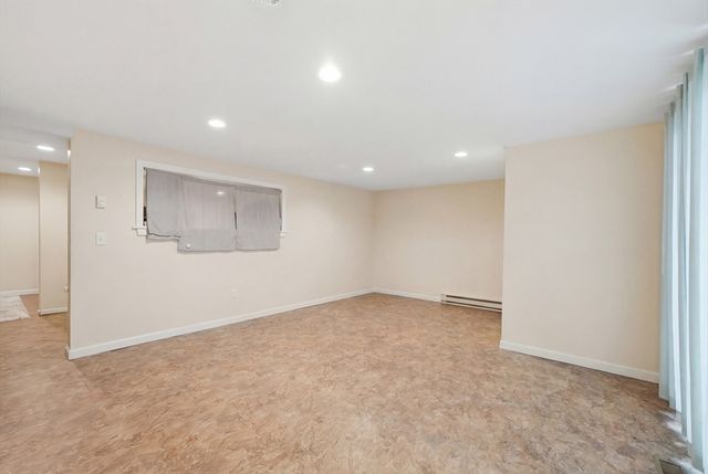 5 Swan Ave B, Worcester, MA 01602