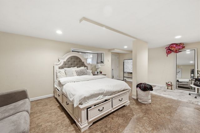 5 Swan Ave B, Worcester, MA 01602