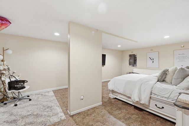 5 Swan Ave B, Worcester, MA 01602