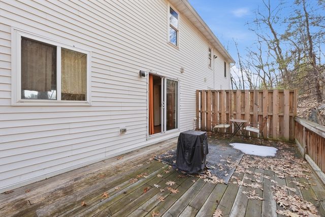 5 Swan Ave B, Worcester, MA 01602