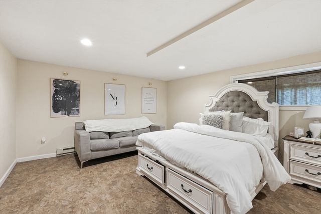 5 Swan Ave B, Worcester, MA 01602