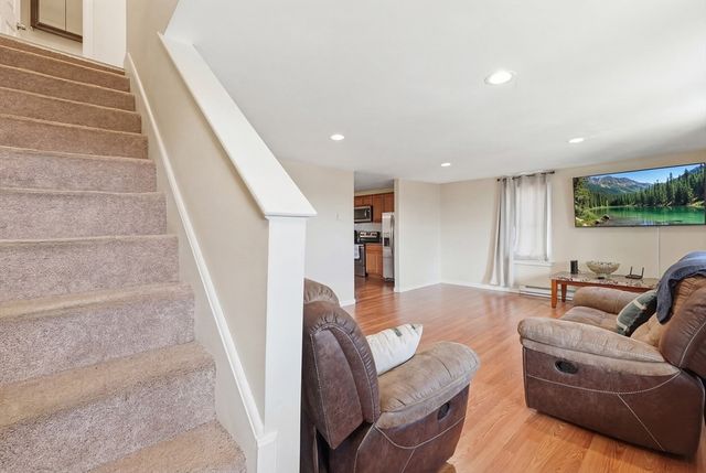 5 Swan Ave B, Worcester, MA 01602