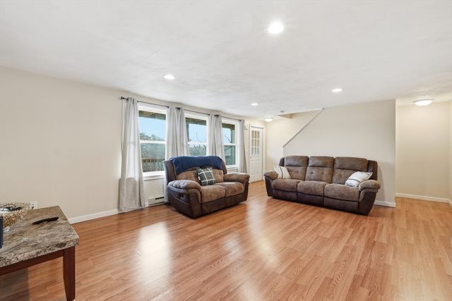 5 Swan Ave B, Worcester, MA 01602