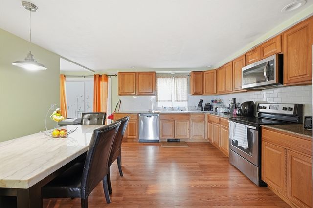 5 Swan Ave B, Worcester, MA 01602