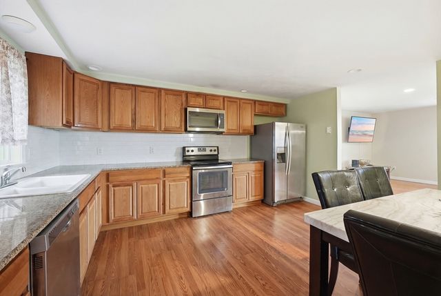 5 Swan Ave B, Worcester, MA 01602