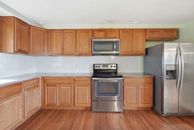 5 Swan Ave B, Worcester, MA 01602