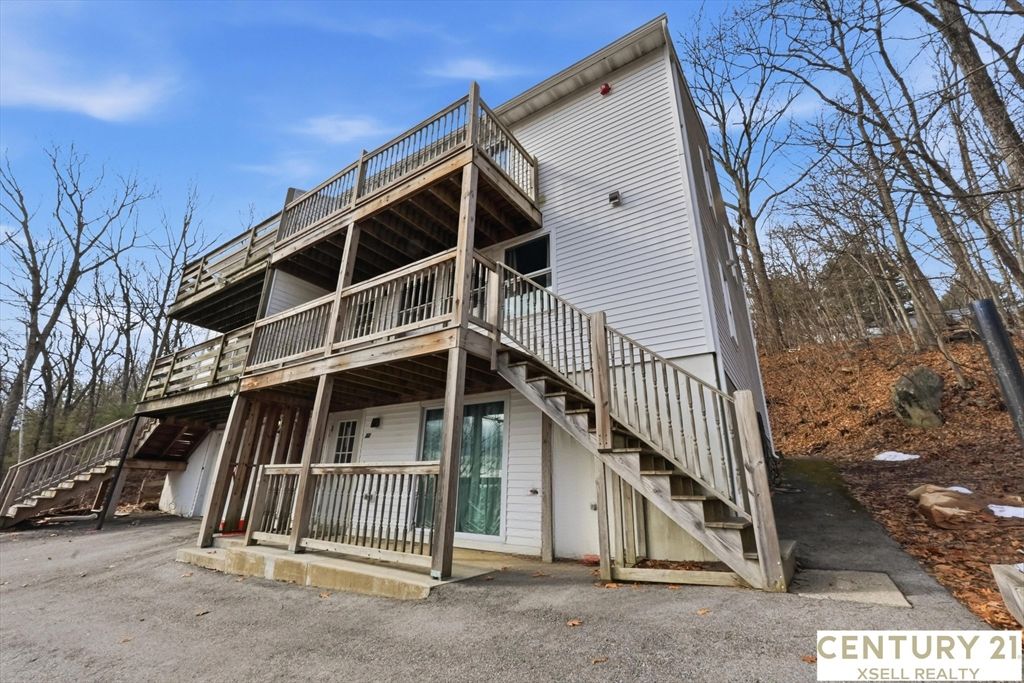 5 Swan Ave B, Worcester, MA 01602