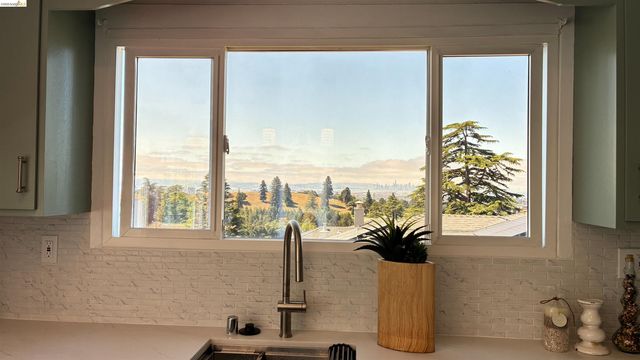 135 Alta Rd, Oakland, CA 94618