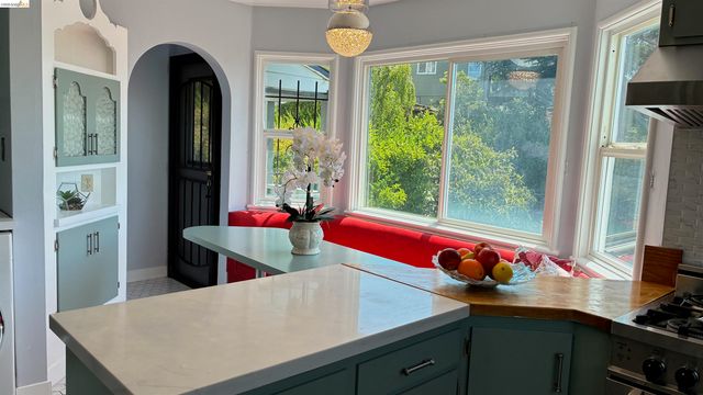 135 Alta Rd, Oakland, CA 94618