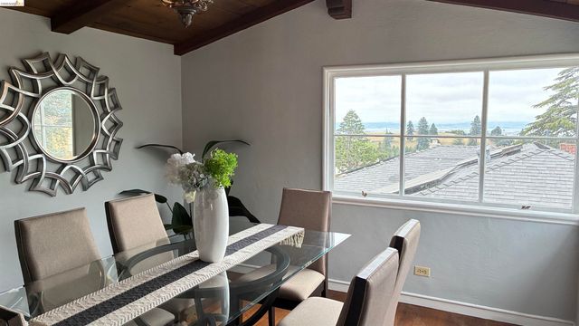 135 Alta Rd, Oakland, CA 94618