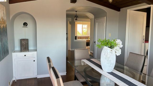 135 Alta Rd, Oakland, CA 94618