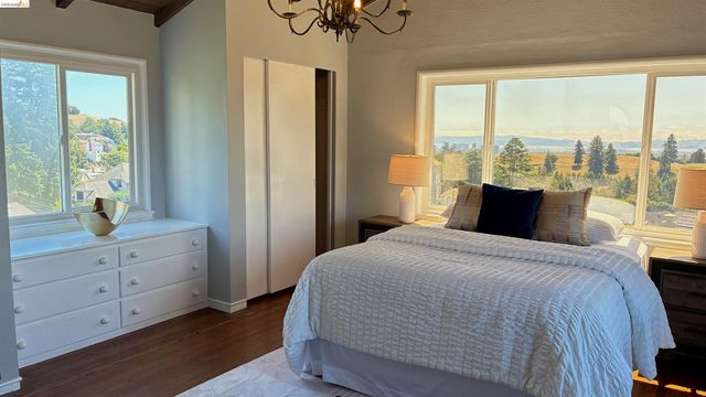 135 Alta Rd, Oakland, CA 94618
