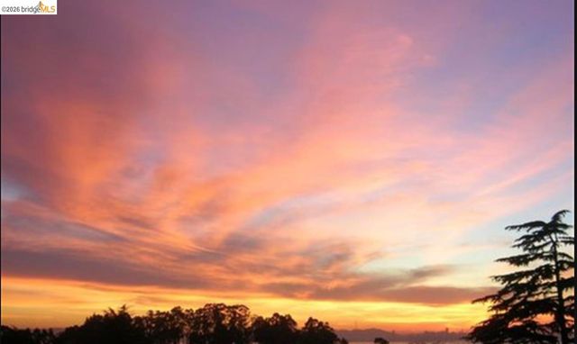 135 Alta Rd, Oakland, CA 94618