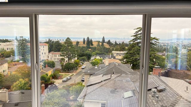 135 Alta Rd, Oakland, CA 94618