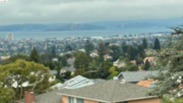135 Alta Rd, Oakland, CA 94618