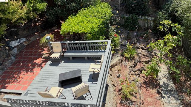 135 Alta Rd, Oakland, CA 94618