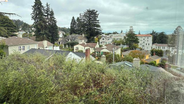135 Alta Rd, Oakland, CA 94618