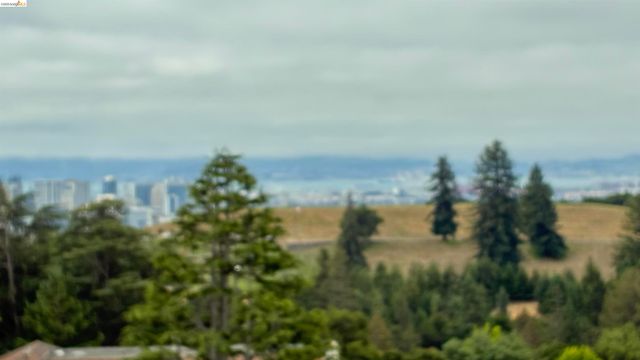135 Alta Rd, Oakland, CA 94618