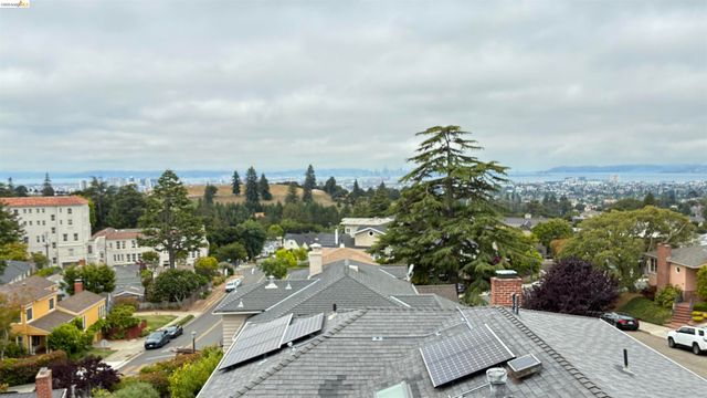 135 Alta Rd, Oakland, CA 94618