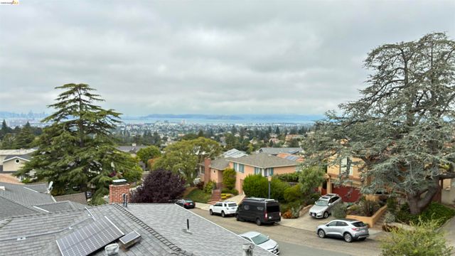 135 Alta Rd, Oakland, CA 94618
