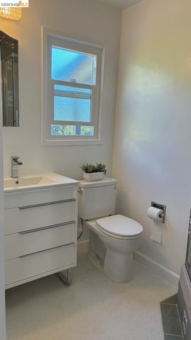 135 Alta Rd, Oakland, CA 94618