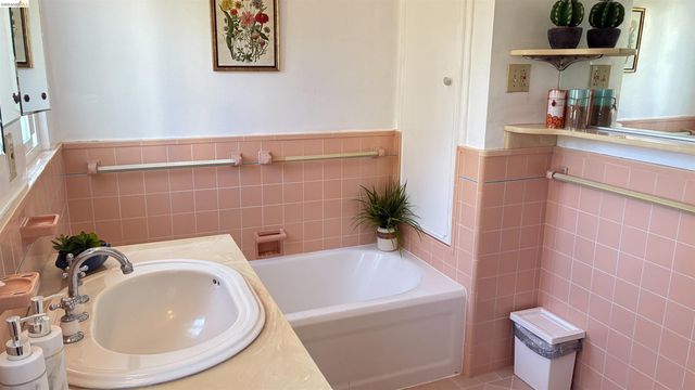 135 Alta Rd, Oakland, CA 94618