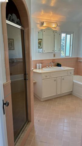 135 Alta Rd, Oakland, CA 94618