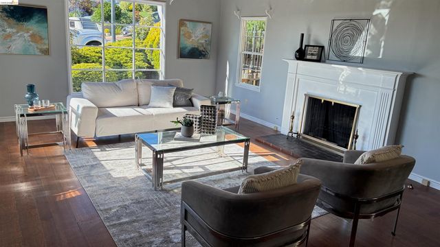 135 Alta Rd, Oakland, CA 94618