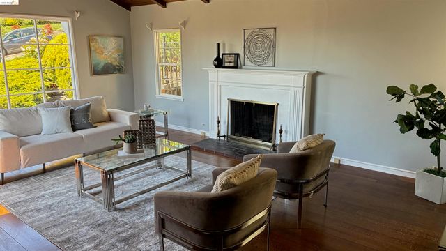 135 Alta Rd, Oakland, CA 94618