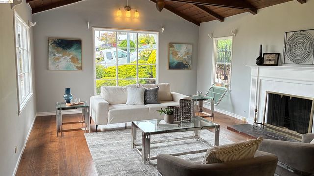 135 Alta Rd, Oakland, CA 94618