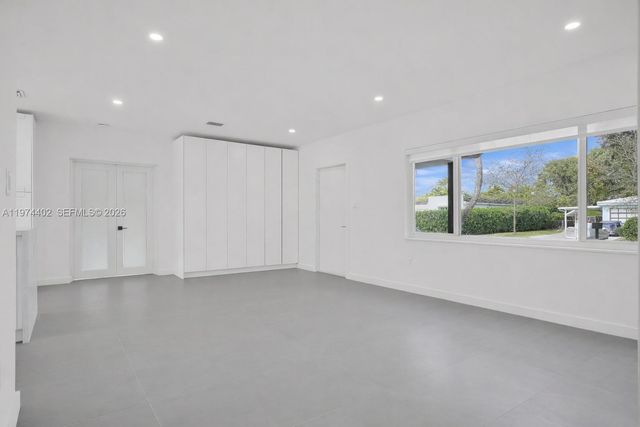 7030 SW 58th St, Miami, FL 33143